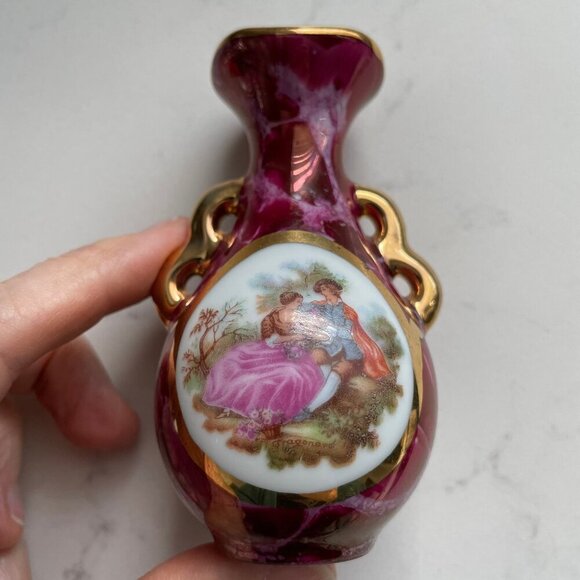 Vintage Limoges France Miniature Porcelaine Vase Gold Trim Romantic Scene Rare - Picture 6 of 8
